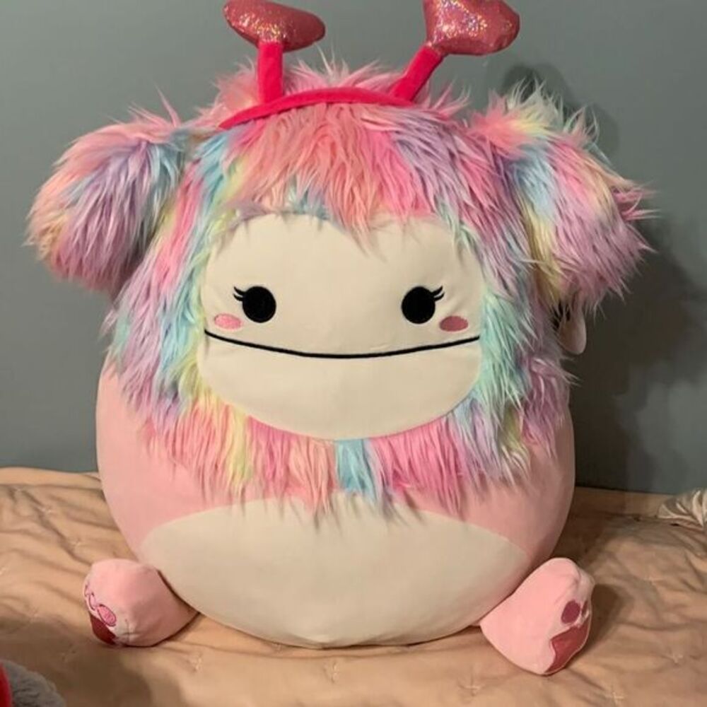 NWT squishmallows Dobrilla Bigfoot Valentine’s Day monster. Colorful